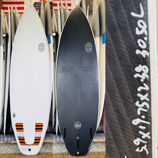 5’9 The One Surfboard, Carbon – Like New 30.5L